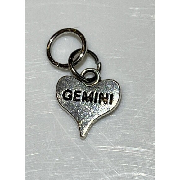 Lot Of 4 Fashion Jewelry Charms Hearts Gemini Nautical - Picture 6 of 15
